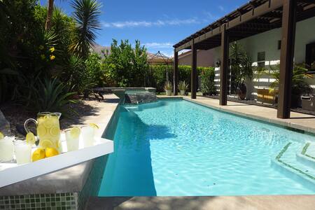 Chic Desert Escape - Close to Downtown