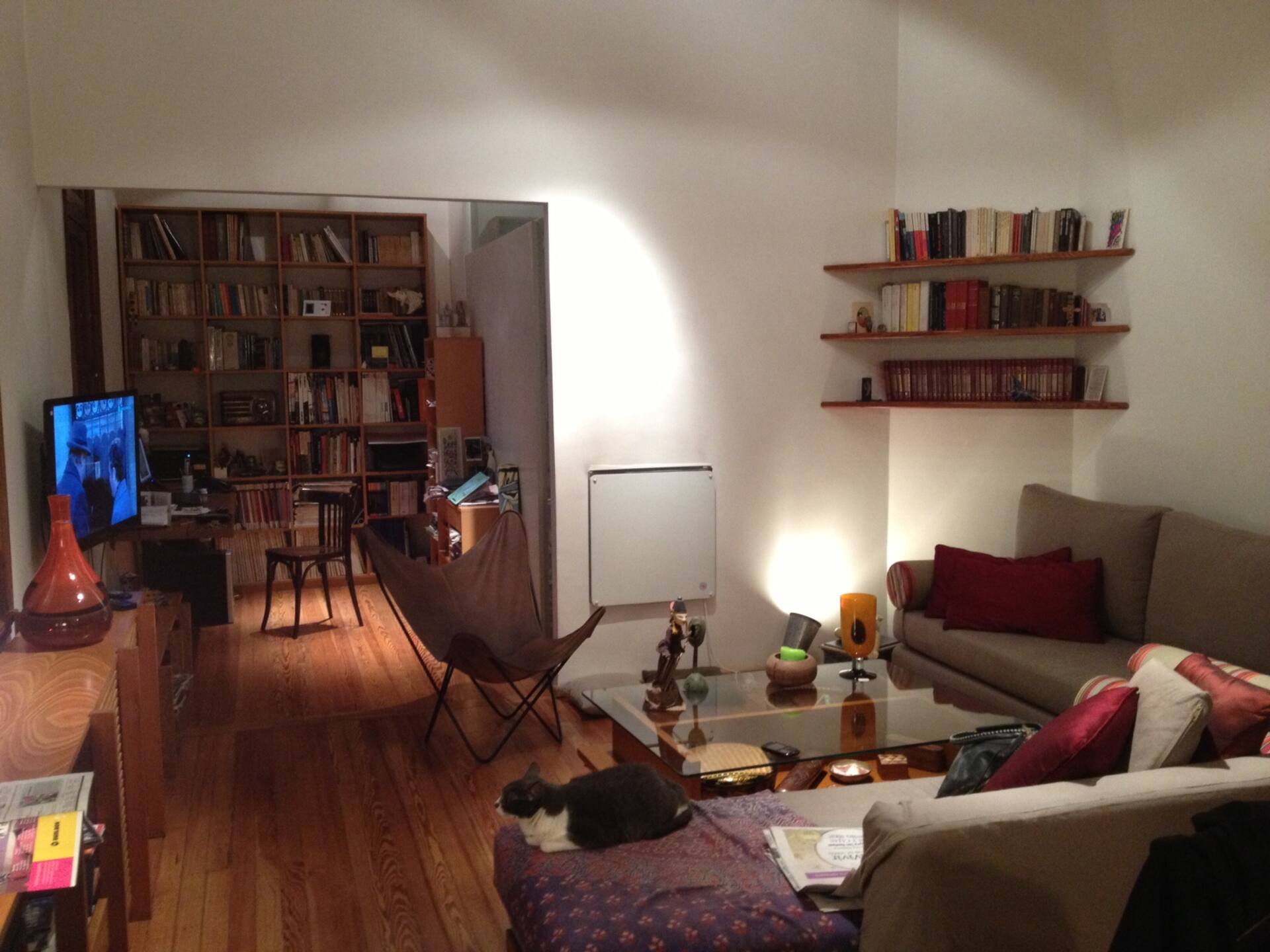 Quarto em apartamento reformado em Colegiales