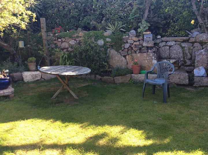 Janes Cottage. Old Cornish Cottage - Porthcurno