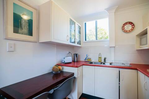 Successful Airbnb property: Private retreat 10min walk to beach in Umina Beach
