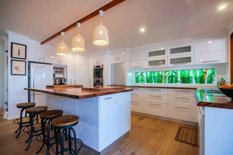 Large beachside home & s/c studio