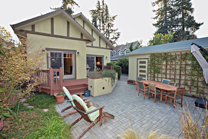 Downtown Mtn View Private Home with Hot Tub