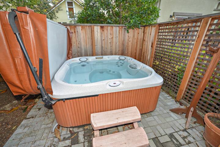 Downtown Mtn View Private Home with Hot Tub gallery image 5