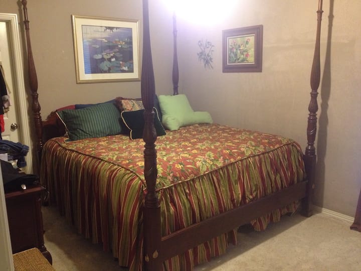 East Bedroom King Size