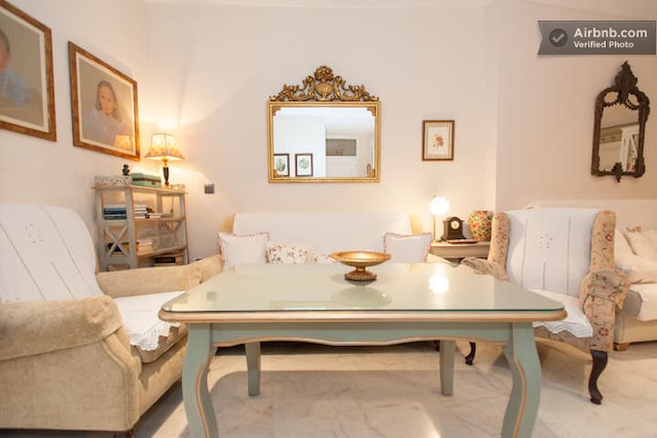 VERY NICE,CENTRAL AND COZY.WIFI+A/C