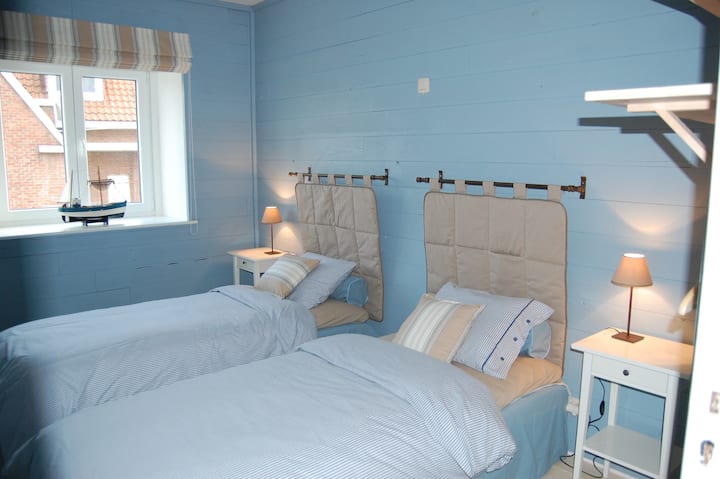 「小木屋」
配2张单人床2张单人床。