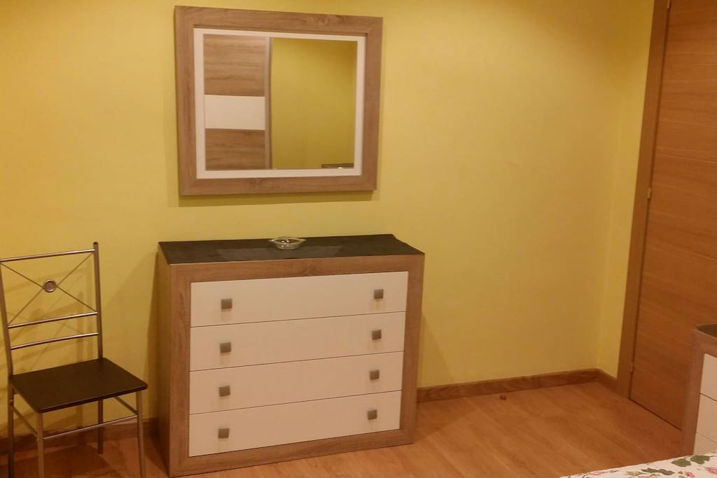 Cómoda y vestidor