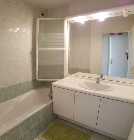 Spacieux appartement climatisé : Piscine/Terrasse gallery image 5