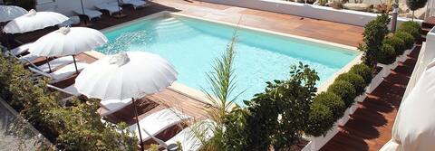 Beach-side with pool- Panarea A apt