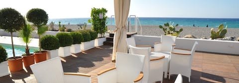 Beach-side with pool- Vulcano A apt