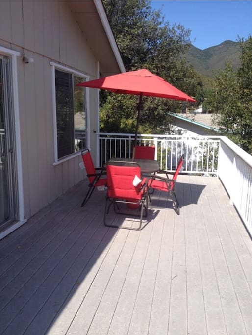Large wrap around Trex Deck with outdoor Patio Table & Chairs