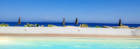 Beach-side with pool-Vulcano C apt.