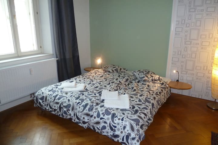 Large room with Alpen view