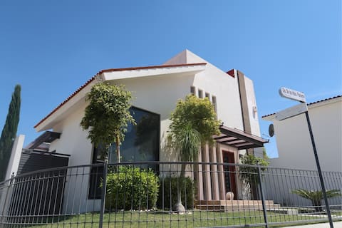 Exclusive House and Cabin with Pool.
