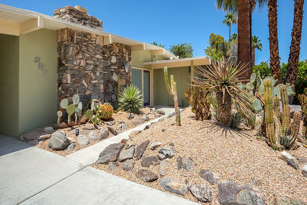 Alexander Home with Mountain Views Houses for Rent in Palm Springs