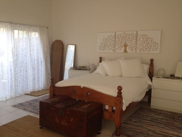 Stunning studio directly opposite beach