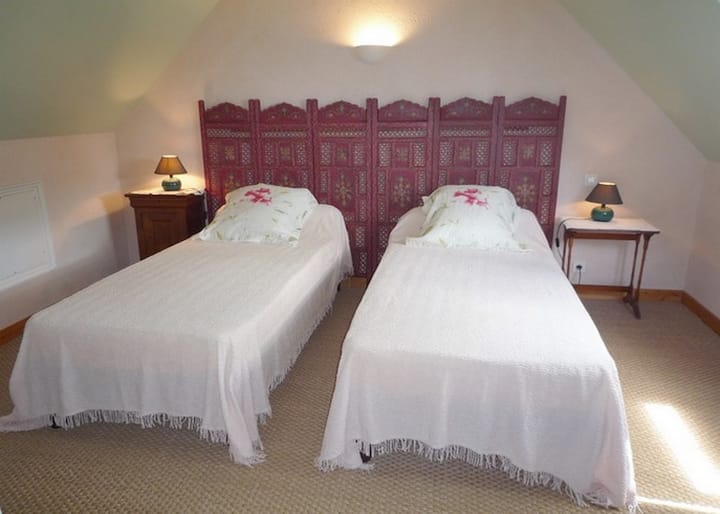 bedroom 2    -  2 x 90 x 200 twin beds