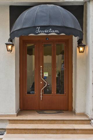 Luxury Building In Taksim For 18 People gallery image 2