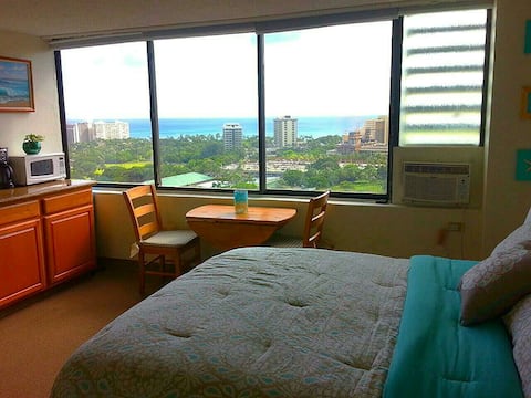 Waikiki Ocean View Studio w Parking