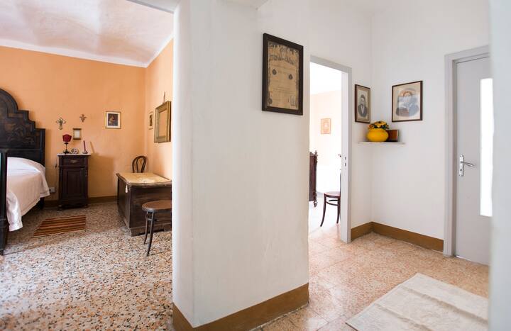 entrée chambres et salle d'eau