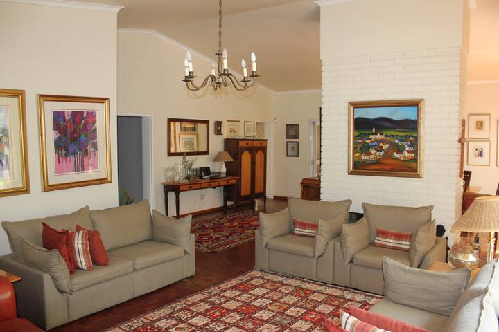 Entire Family home in the suburbs gallery image 2