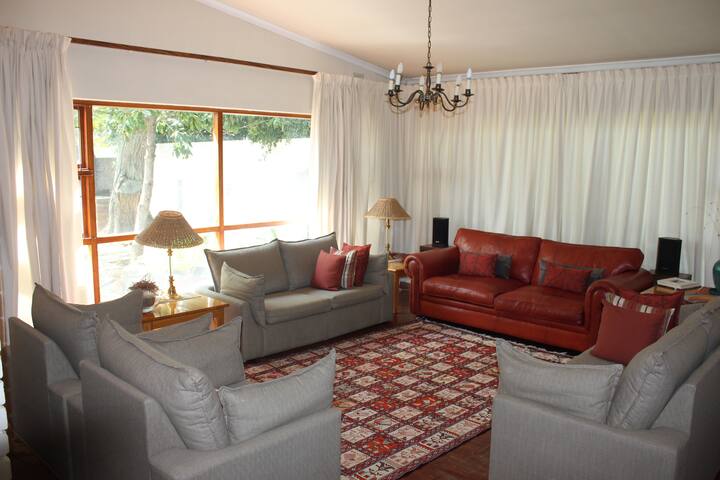 Entire Family home in the suburbs gallery image 3