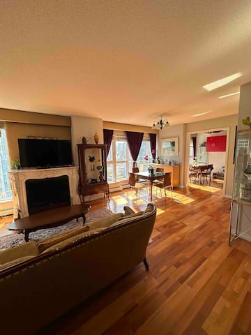 Excellent location-Entire Stylish Condo-1 parking