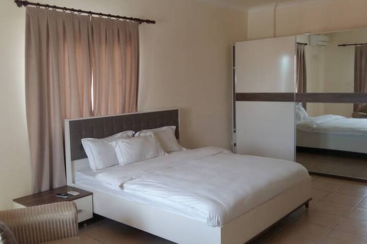 Mikhael's Executive Room N°2
