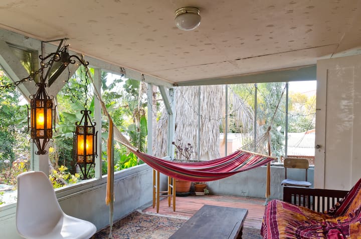 Private 1 BR with magical sunporch!