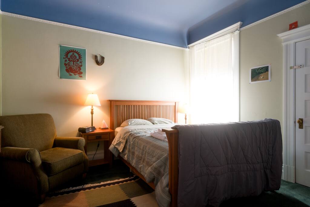 Room1- Queen Bed