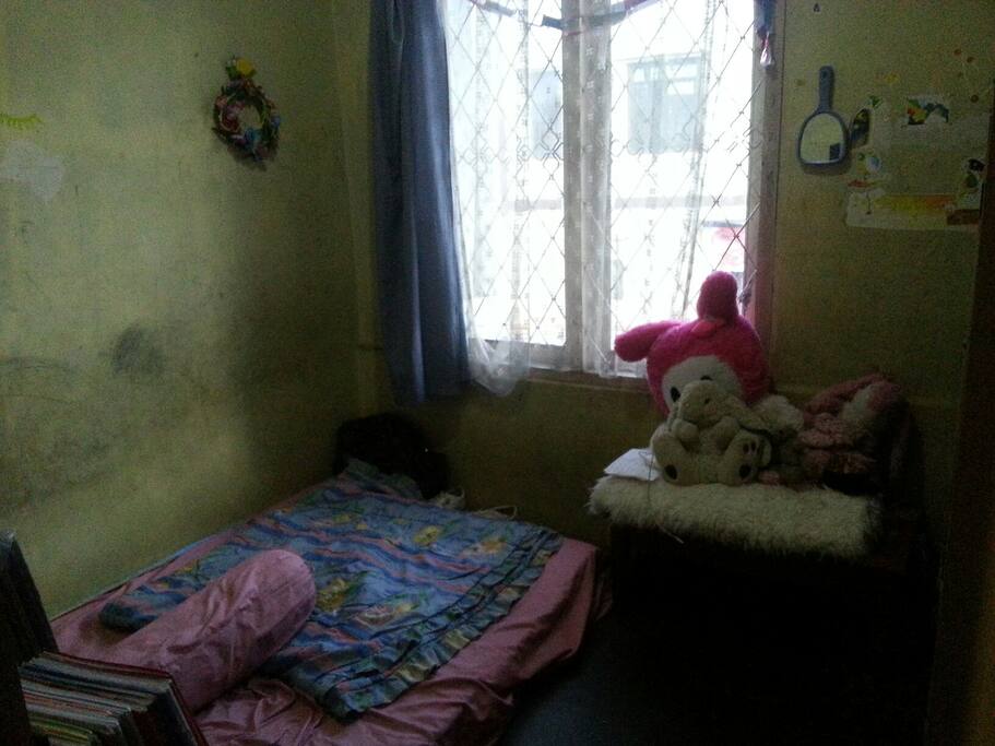 bedroom 1st. only bed and room