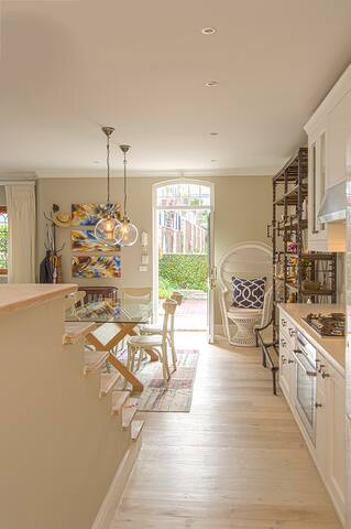 Charming Coastal Townhouse at The Majestic gallery image 4