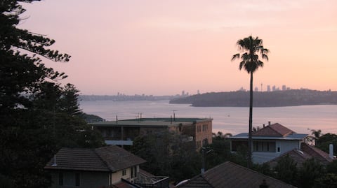 Top Airbnb: Peaceful retreat ~7 min walk to ferry+ beaches in Manly