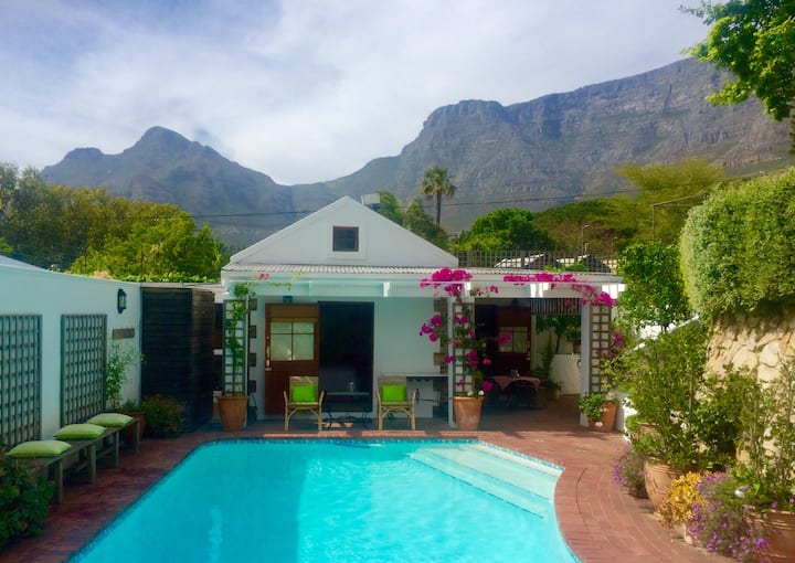 Charming garden cottage, central