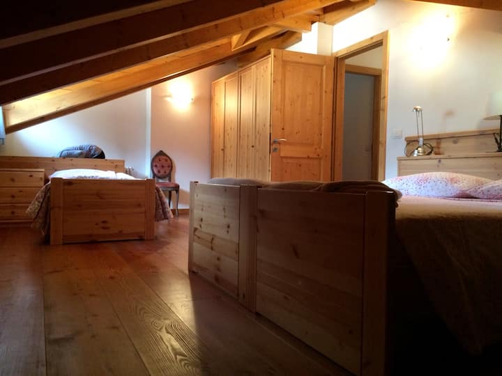 chumba cha pili kikubwa chenye vitanda 4