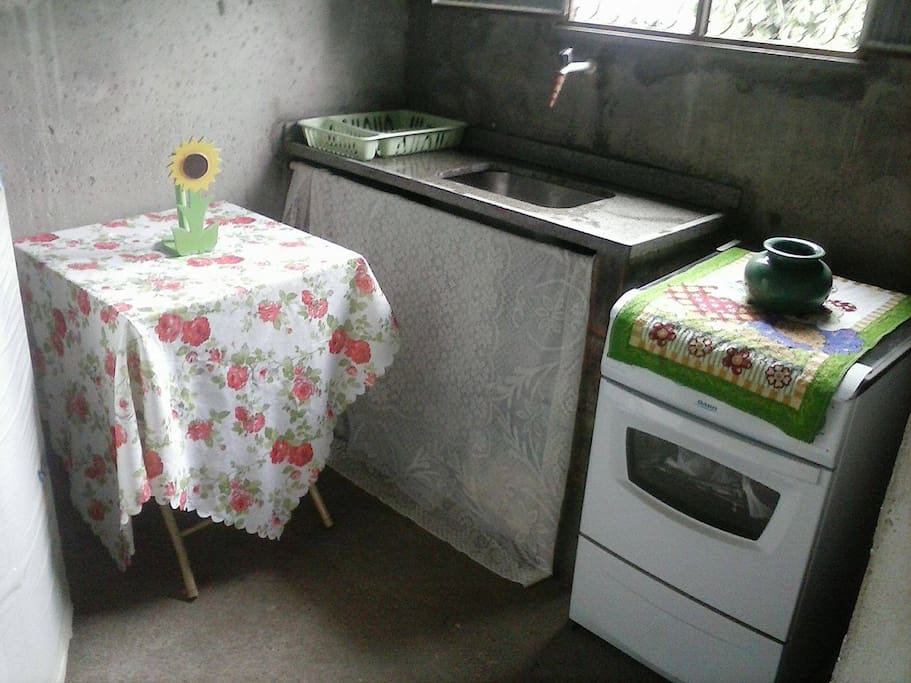 Cozinha- pia,fogão.geladeira