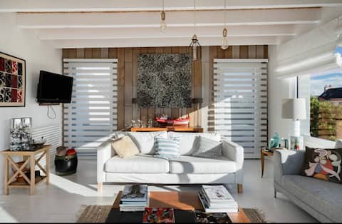 Contemporary oceanfront villa