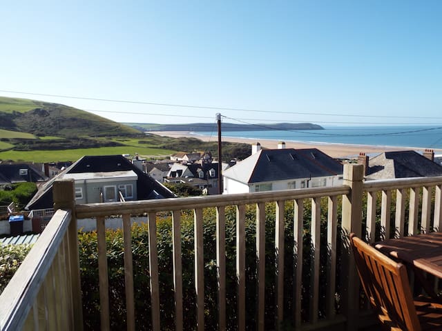 Amazing coastal view, 5 minutes from the beach