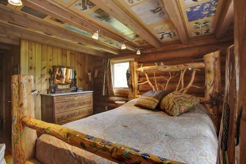 Folk tree lodge - 2 Character Log Cabins