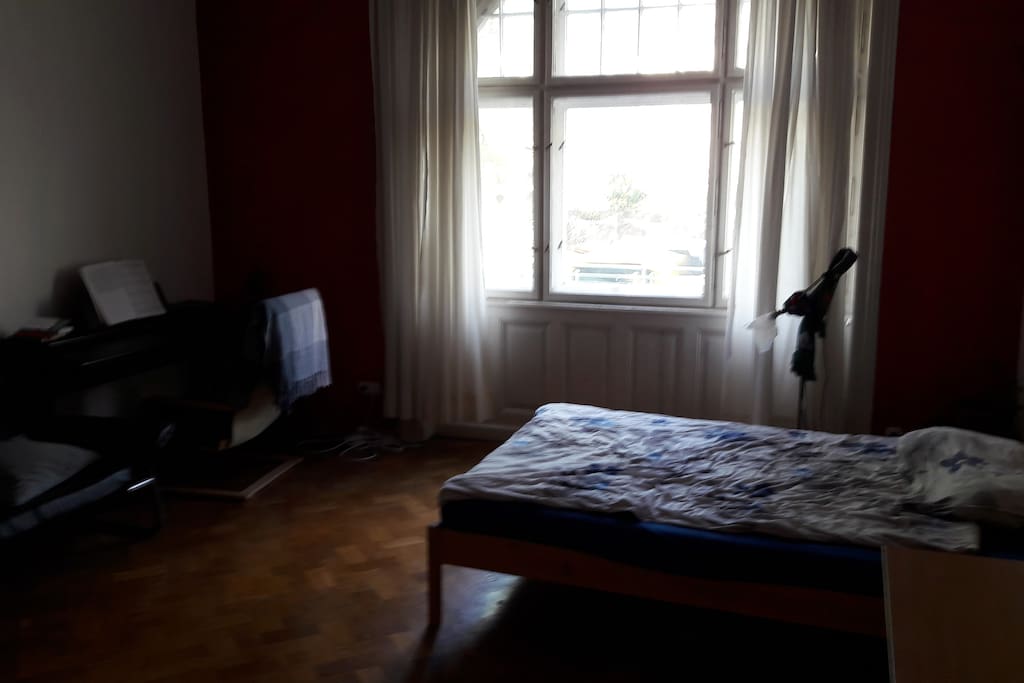 Privatraum mit Piano
