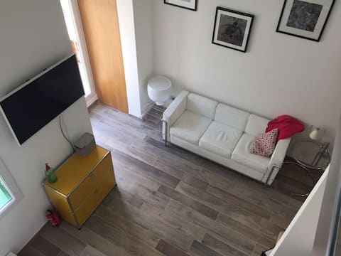 Popular Airbnb listing: Maisonette & Patio @ Med in Rue De France