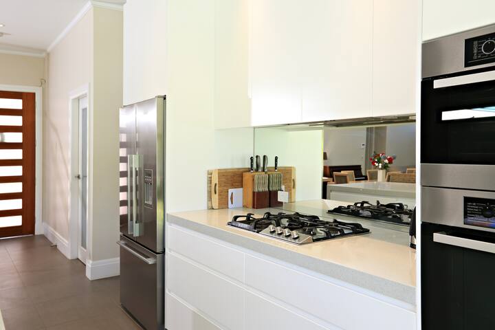 Luxury 5 bedroom House gallery image 4