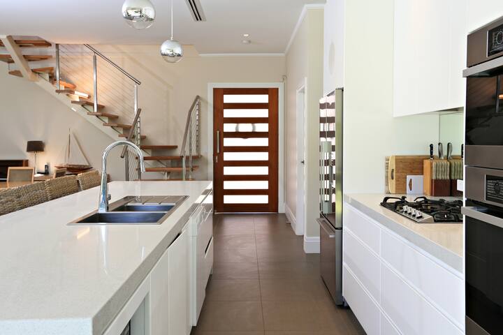 Luxury 5 bedroom House gallery image 5