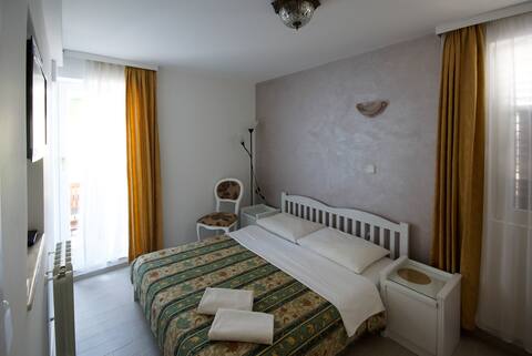 Popular Airbnb listing: Room for two in Križine