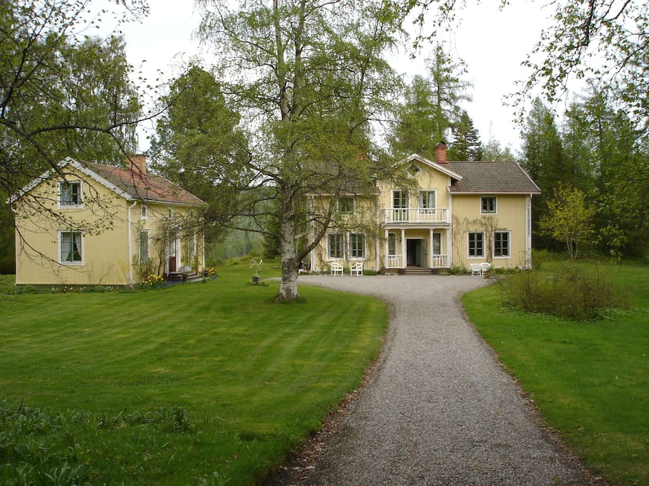 The manor with the main building / Herrgården