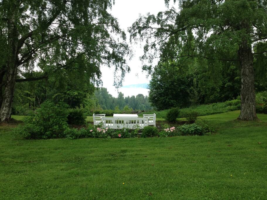 Terrace in the park / Terass i trädgården