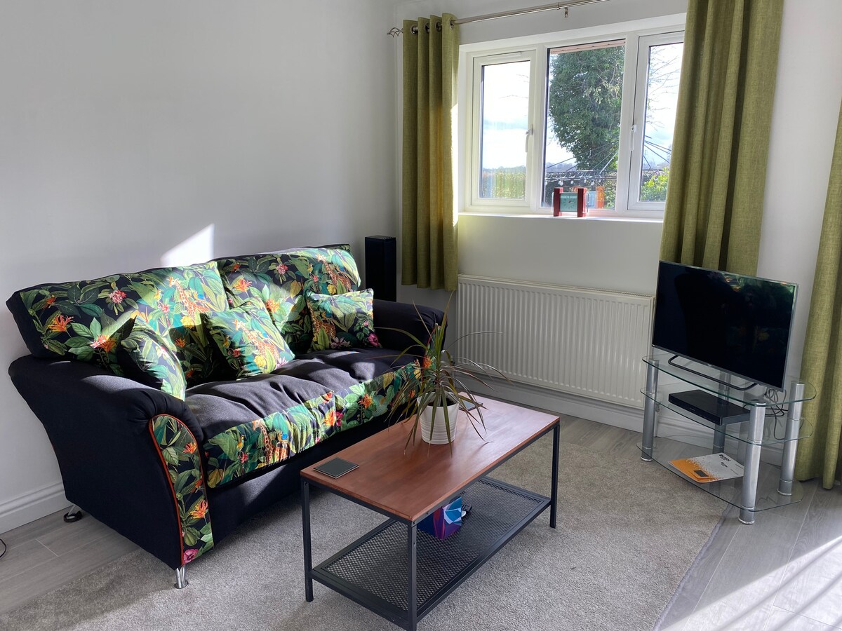 Popular Airbnb listing: Meriden - Birmingham, Coventry, Solihull, NEC 6 mi in West Midlands