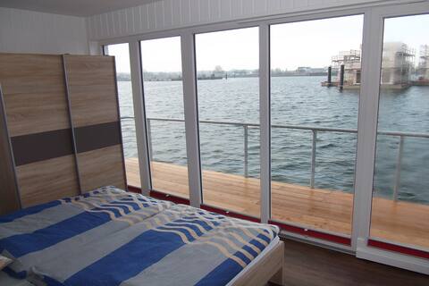 Swimming Lounge - the swimming holiday home