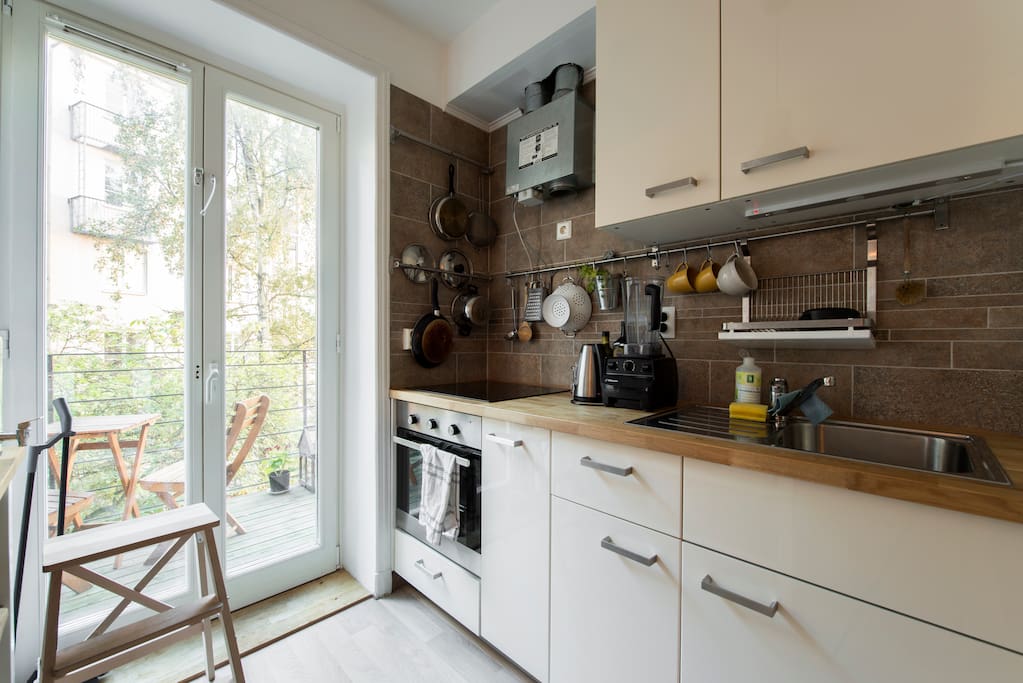 Fully equiped kitchen with a VitaMix and all the cooking essentials