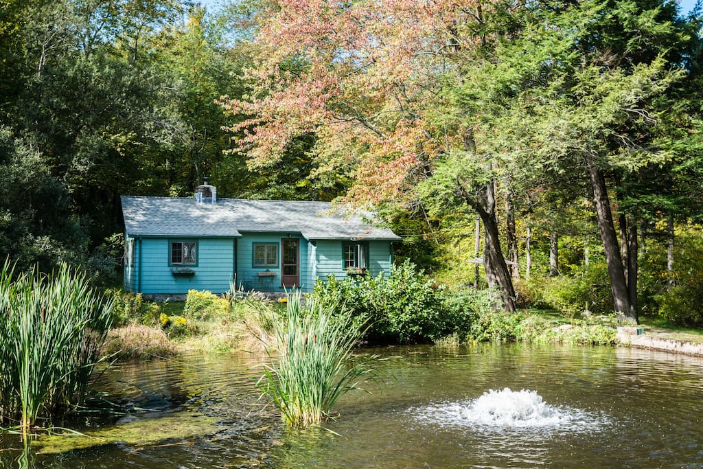 Cozy Cottage By The Pond Cottages For Rent In Redding
